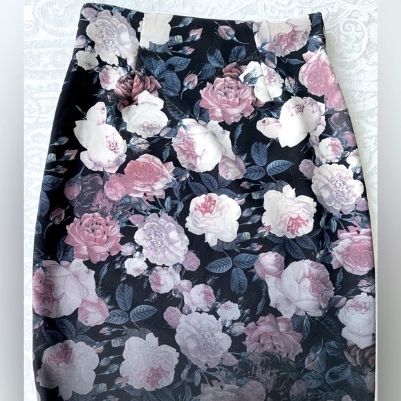 2B bebe size XS Floral Pencil Skirt - Picture 8 of 14